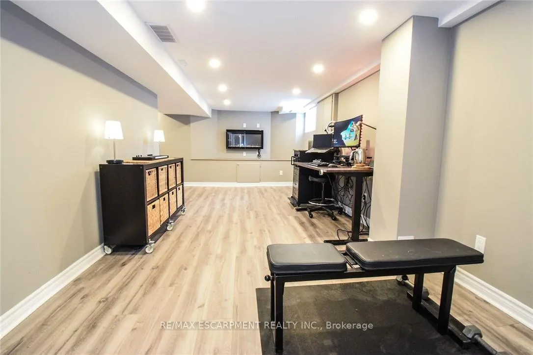 Photo 32 of 104 Tragina Avenue S, Hamilton, Bartonville — HOMEH