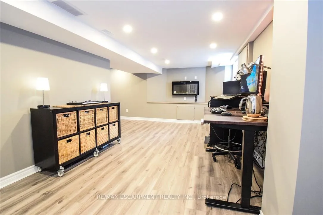 Photo 33 of 104 Tragina Avenue S, Hamilton, Bartonville — HOMEH