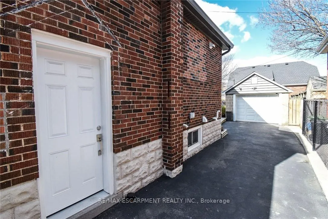 Photo 38 of 104 Tragina Avenue S, Hamilton, Bartonville — HOMEH