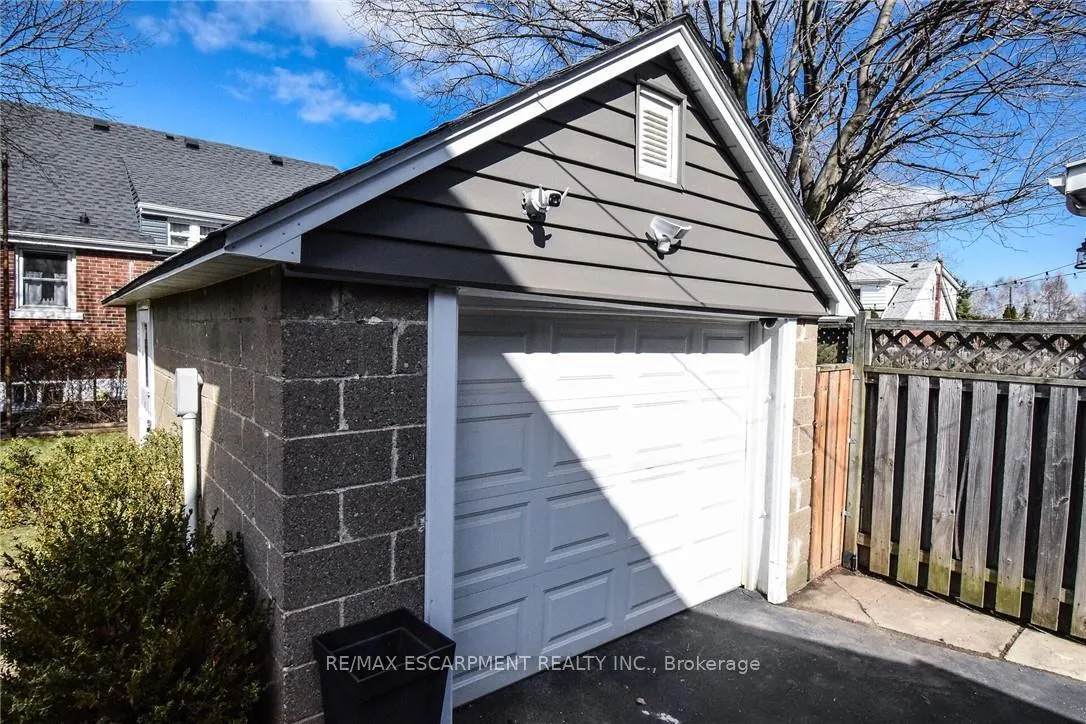 Photo 40 of 104 Tragina Avenue S, Hamilton, Bartonville — HOMEH