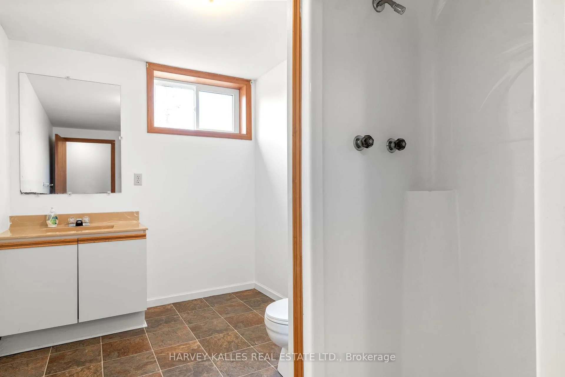Photo 18 of 1015 County 2 Road, Prince Edward County, Hillier — HOMEH