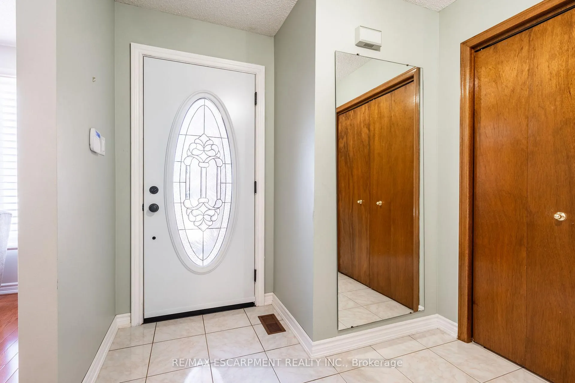 Photo 3 of 35 Republic Avenue, Hamilton, Crerar — HOMEH