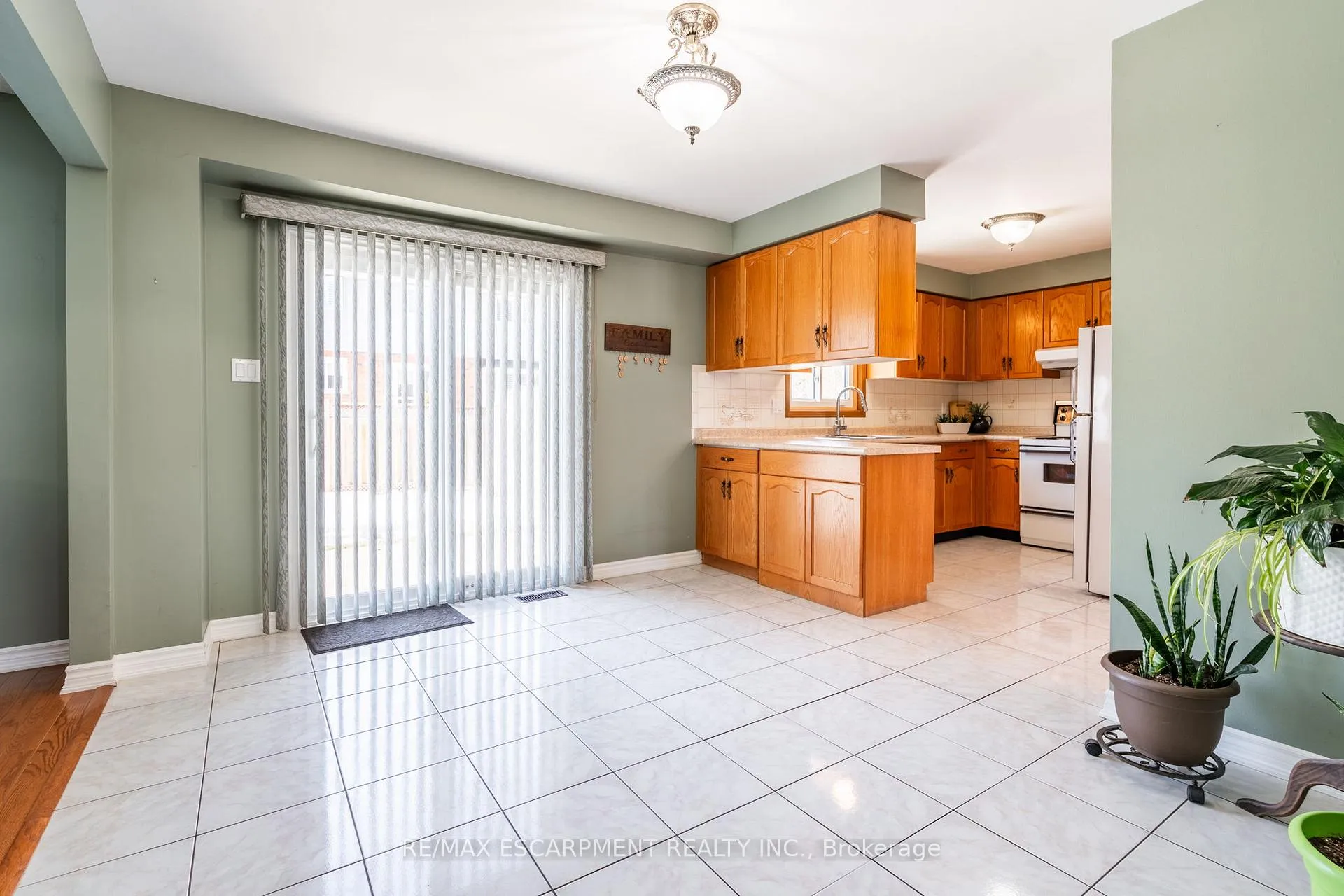 Photo 9 of 35 Republic Avenue, Hamilton, Crerar — HOMEH