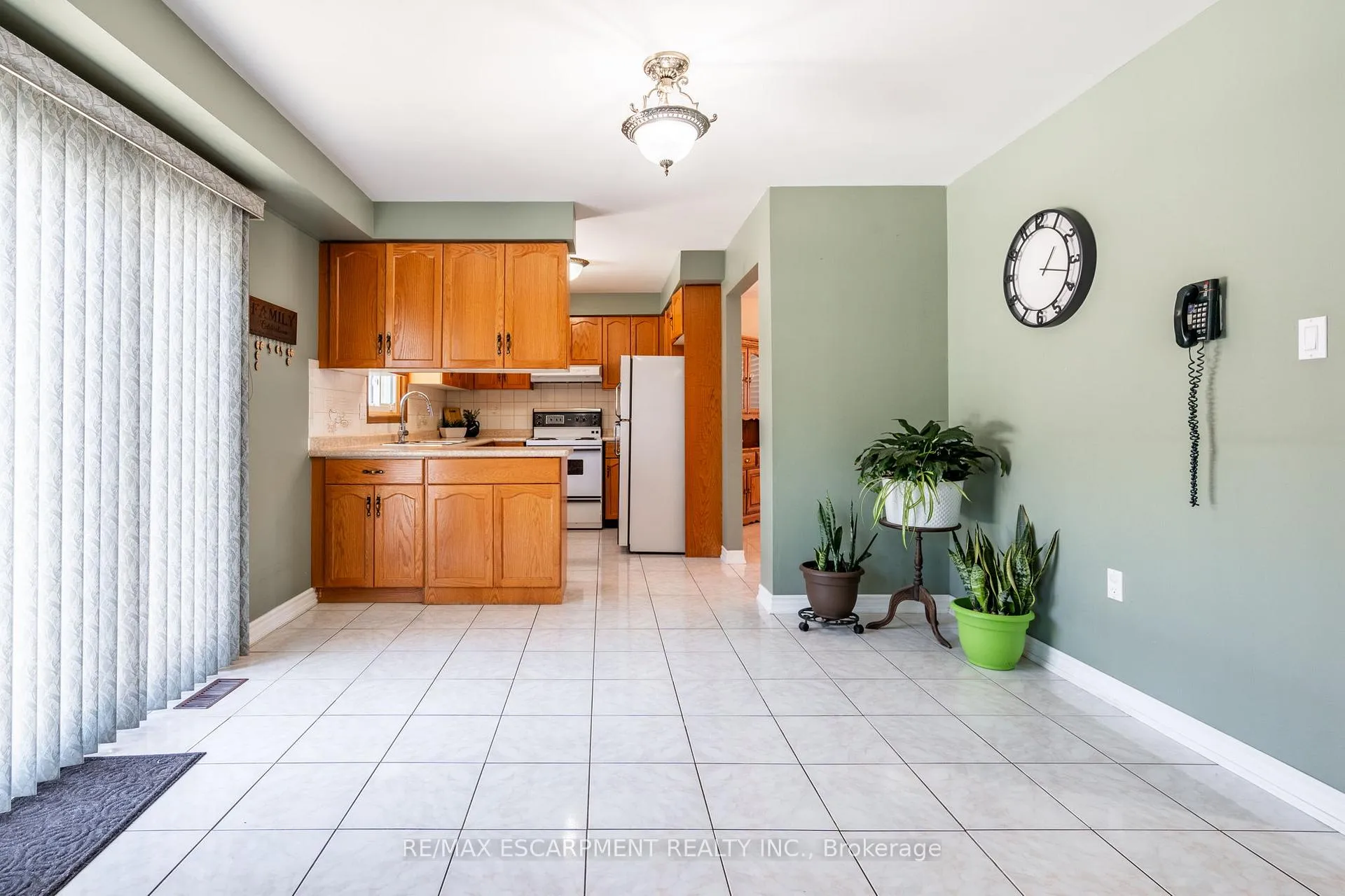 Photo 10 of 35 Republic Avenue, Hamilton, Crerar — HOMEH