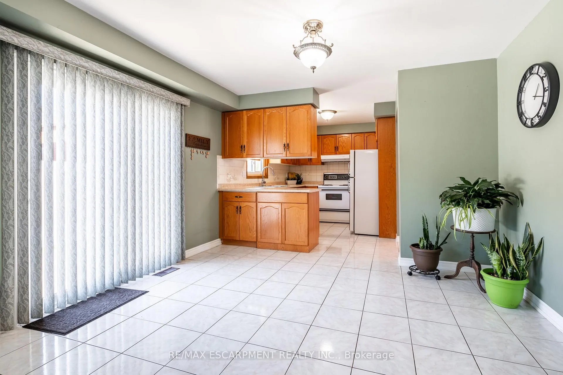 Photo 11 of 35 Republic Avenue, Hamilton, Crerar — HOMEH