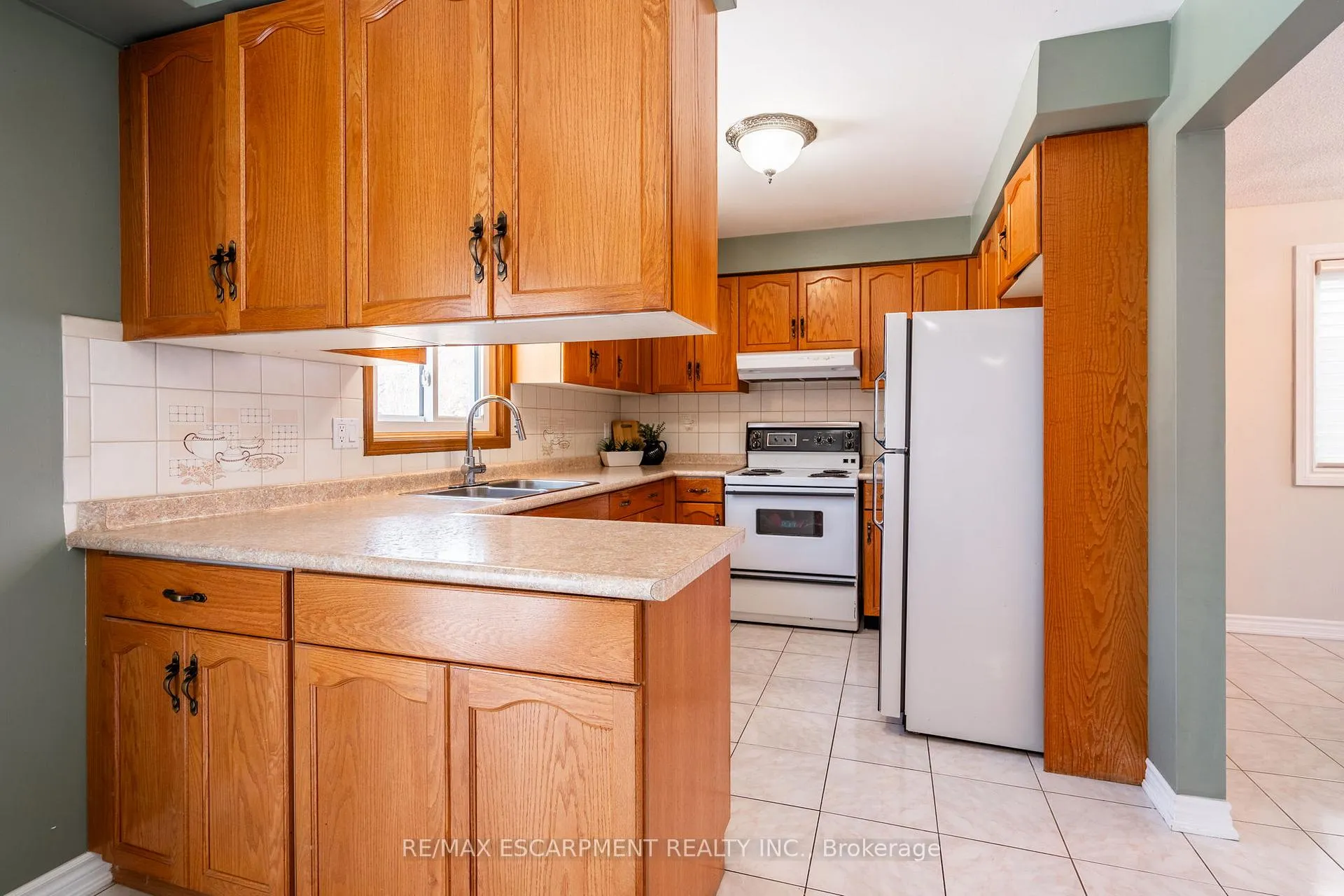 Photo 12 of 35 Republic Avenue, Hamilton, Crerar — HOMEH