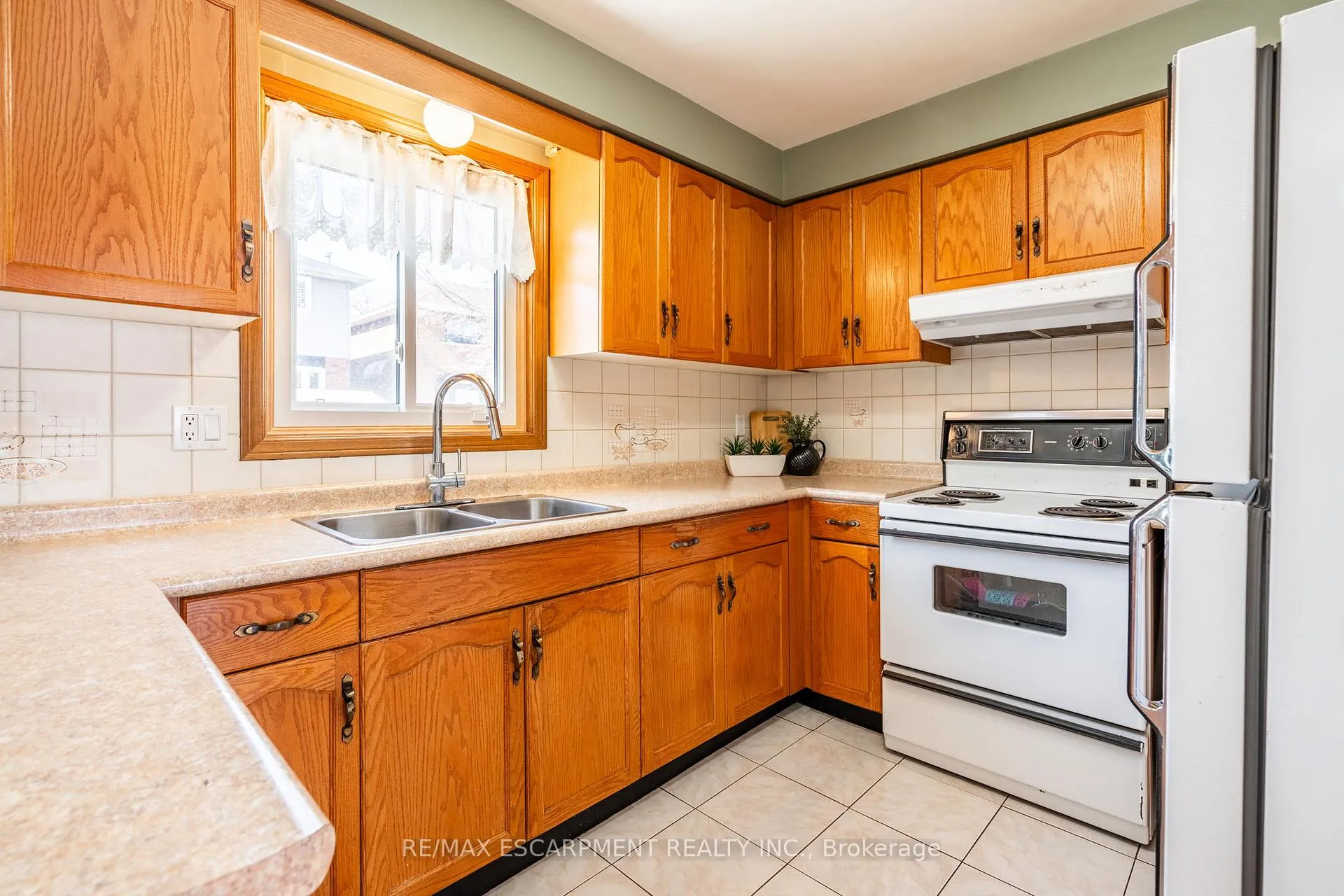 Photo 13 of 35 Republic Avenue, Hamilton, Crerar — HOMEH