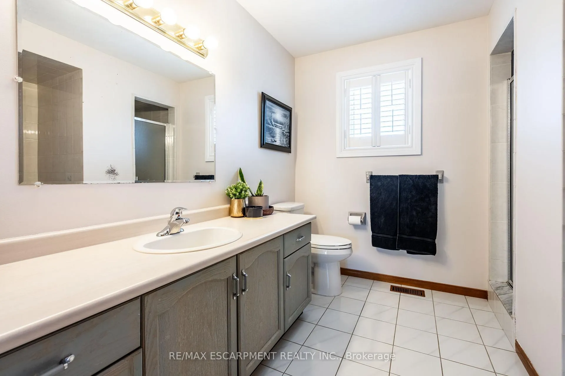 Photo 23 of 35 Republic Avenue, Hamilton, Crerar — HOMEH