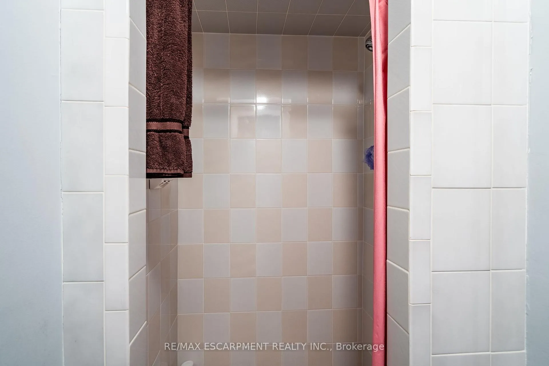 Photo 40 of 35 Republic Avenue, Hamilton, Crerar — HOMEH