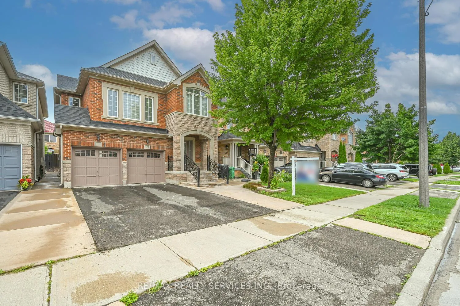 Front of 119 Crown Victoria Drive
