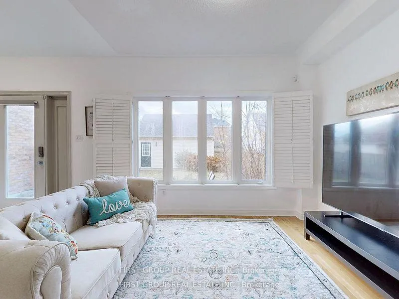 Photo 9 of 54 Country Glen Road, Markham, Cornell — HOMEH