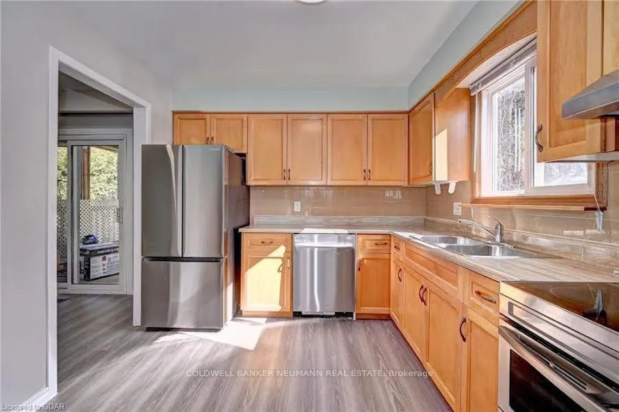Photo 4 of 160 Arrowhead Crescent, Kitchener — HOMEH