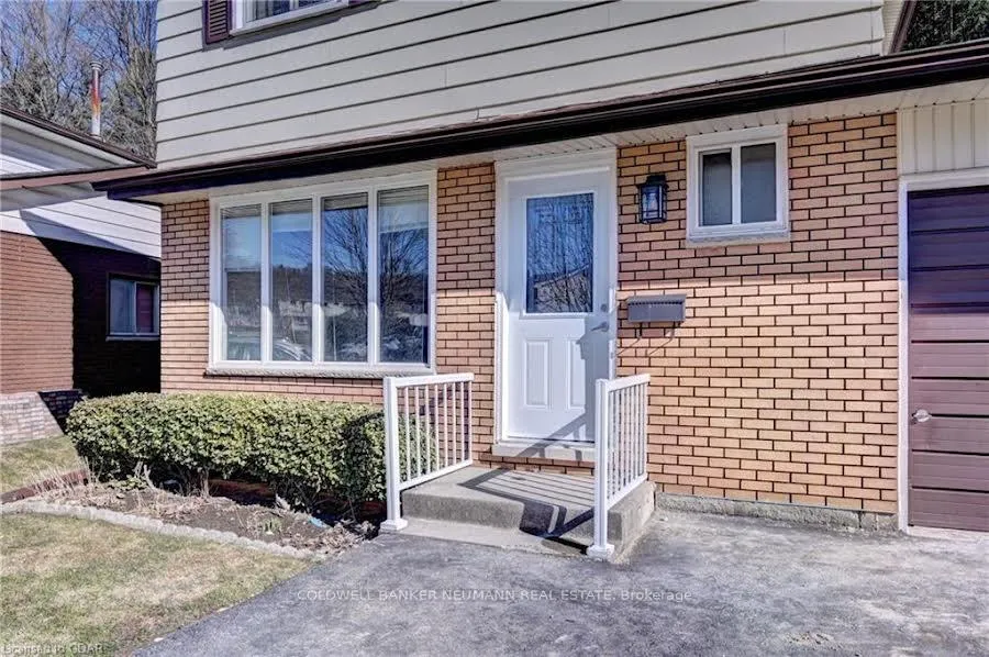 Photo 5 of 160 Arrowhead Crescent, Kitchener — HOMEH