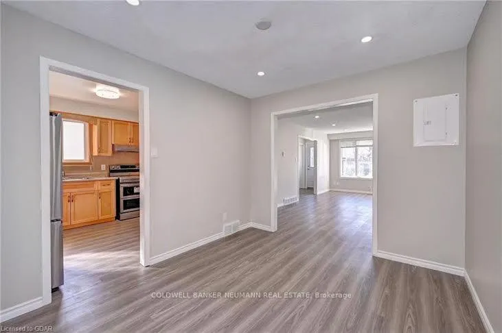 Photo 7 of 160 Arrowhead Crescent, Kitchener — HOMEH