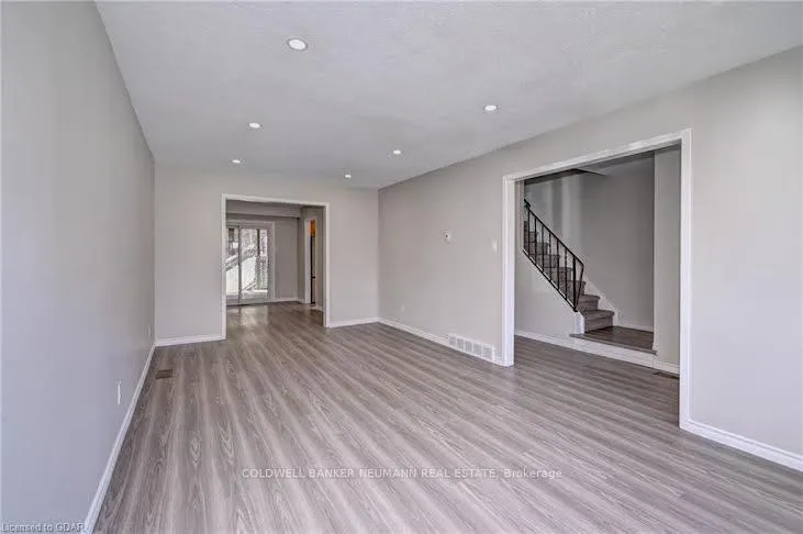 Photo 8 of 160 Arrowhead Crescent, Kitchener — HOMEH