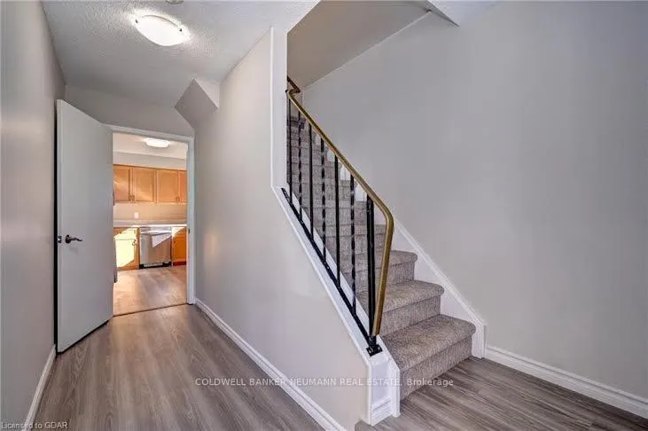 Photo 18 of 160 Arrowhead Crescent, Kitchener — HOMEH