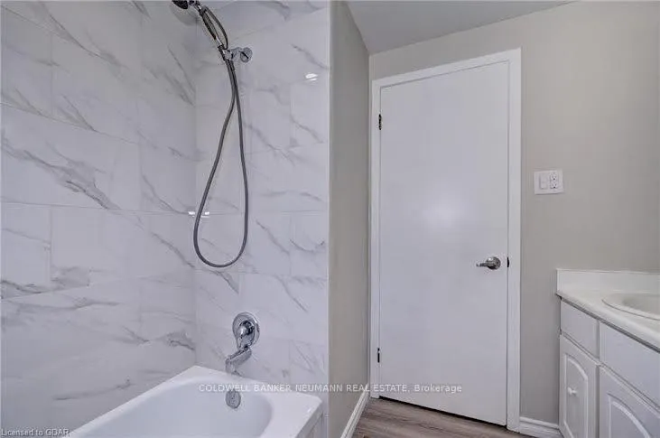 Photo 19 of 160 Arrowhead Crescent, Kitchener — HOMEH