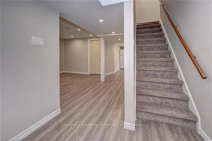 Photo 21 of 160 Arrowhead Crescent, Kitchener — HOMEH