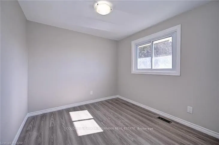 Photo 23 of 160 Arrowhead Crescent, Kitchener — HOMEH