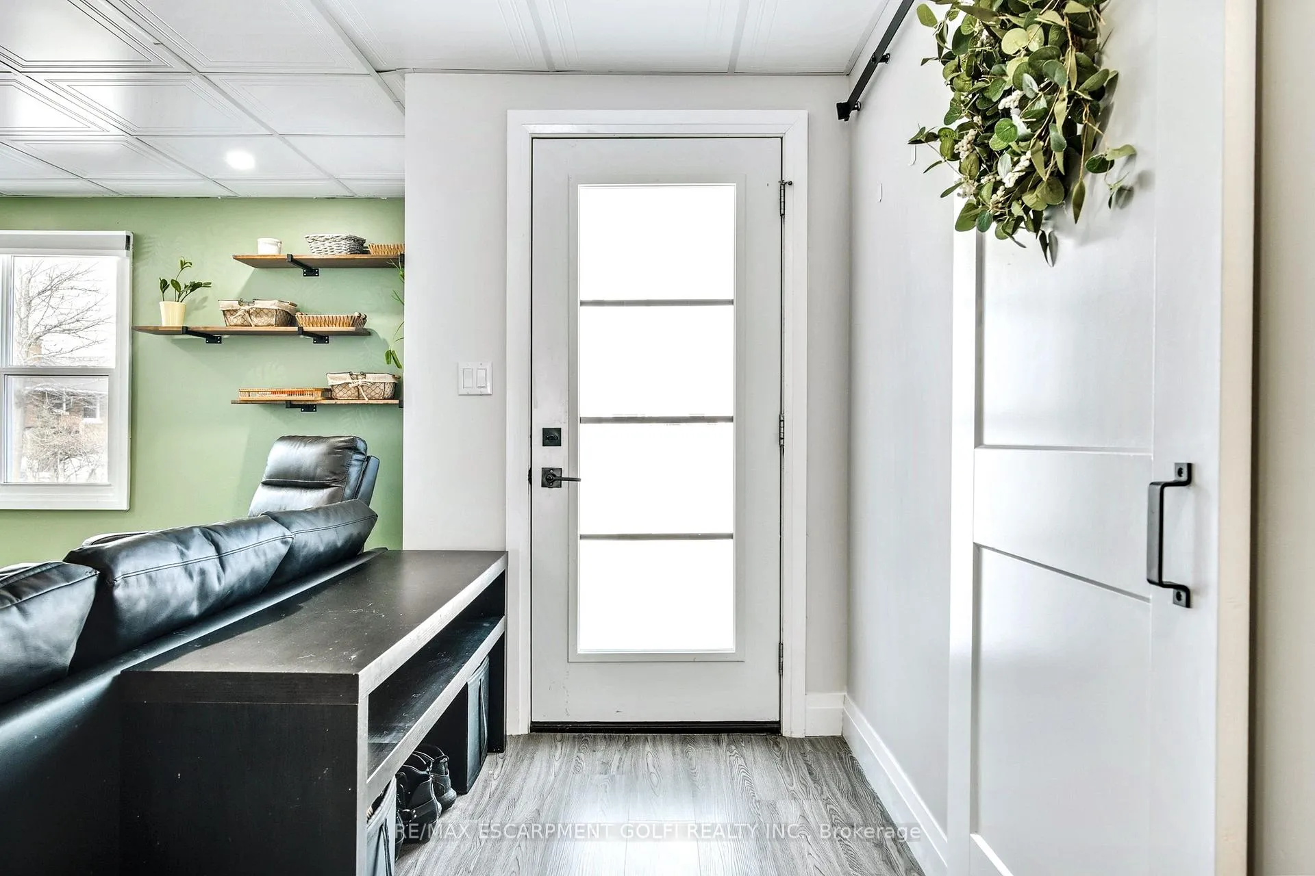 Photo 3 of 27 Grapeview Drive, St. Catharines, Grapeview — HOMEH
