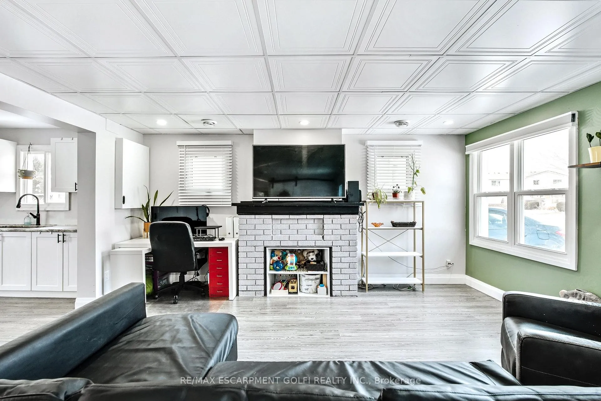Photo 5 of 27 Grapeview Drive, St. Catharines, Grapeview — HOMEH