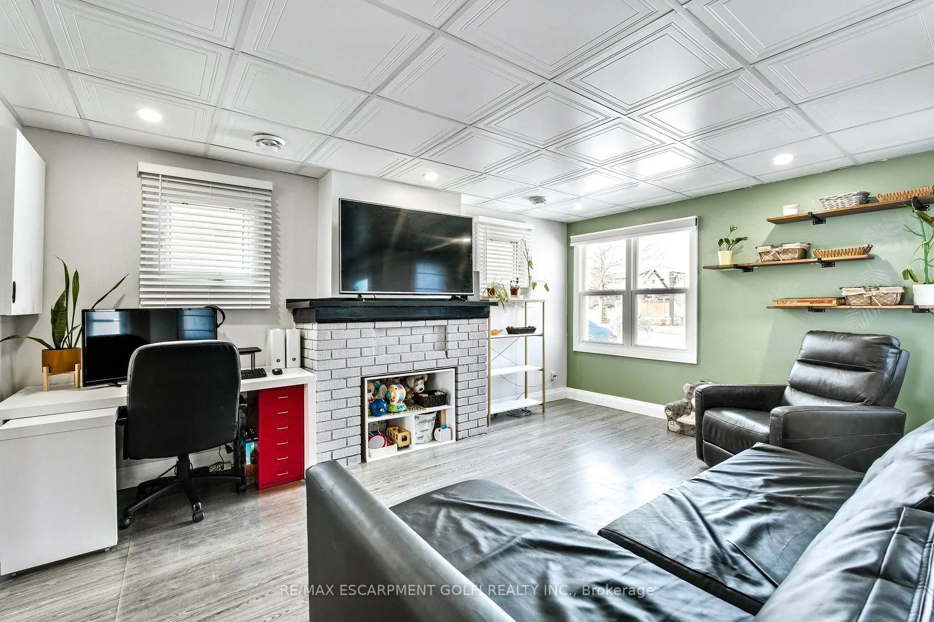 Photo 6 of 27 Grapeview Drive, St. Catharines, Grapeview — HOMEH