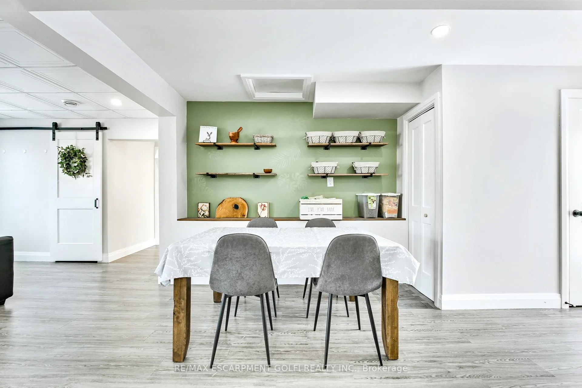 Photo 14 of 27 Grapeview Drive, St. Catharines, Grapeview — HOMEH
