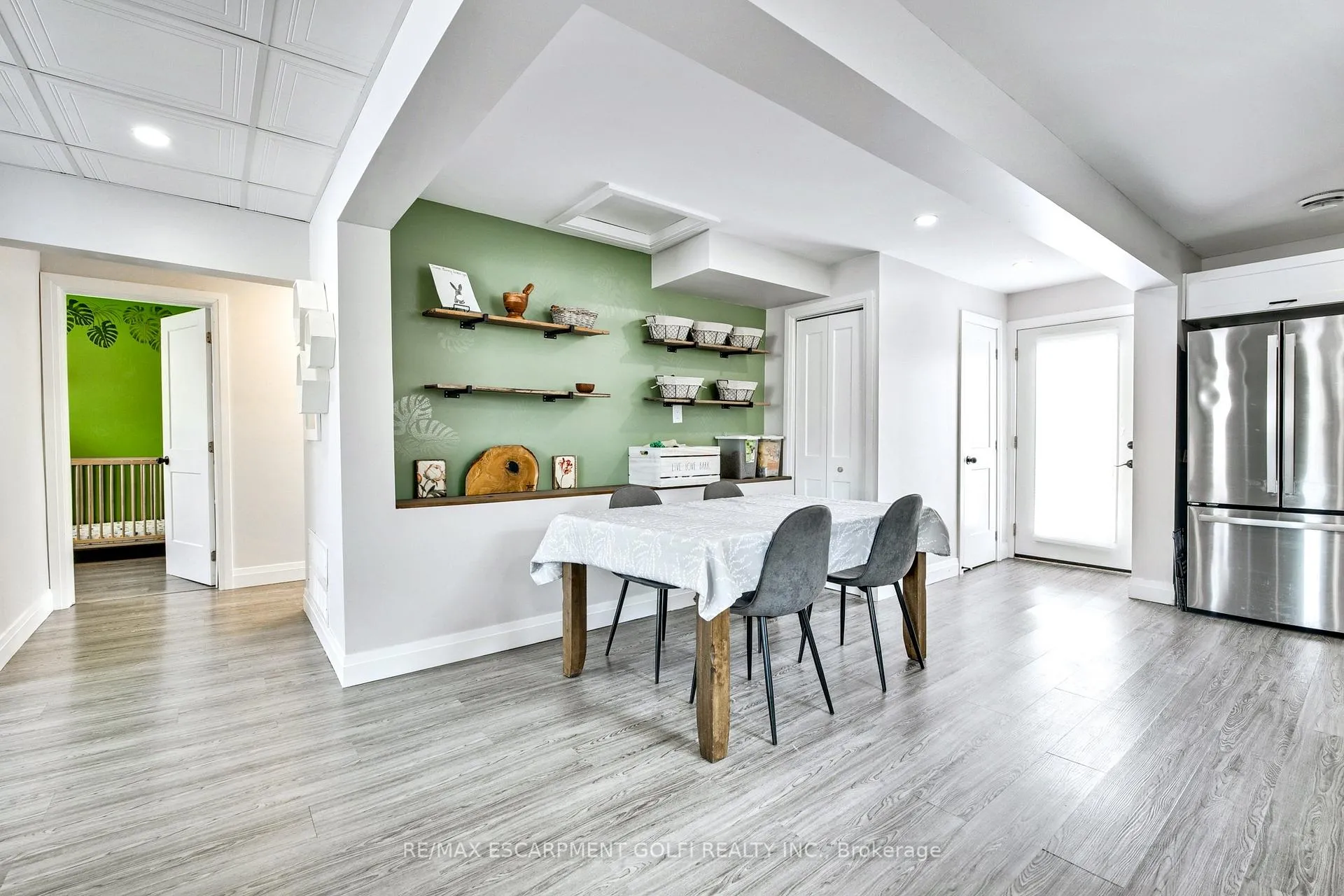Photo 15 of 27 Grapeview Drive, St. Catharines, Grapeview — HOMEH
