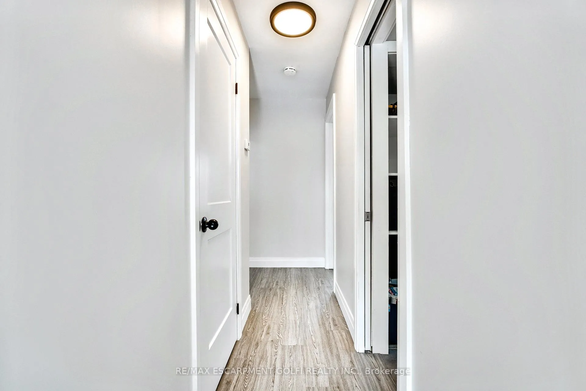 Photo 16 of 27 Grapeview Drive, St. Catharines, Grapeview — HOMEH
