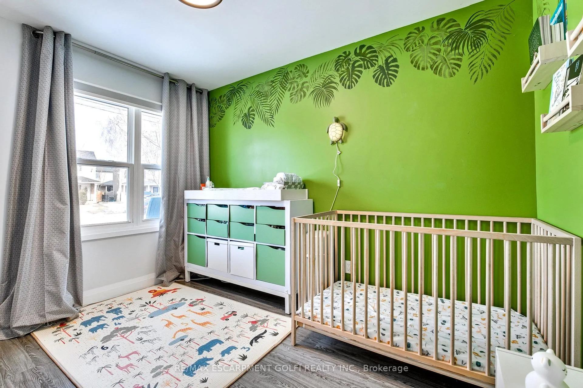 Photo 18 of 27 Grapeview Drive, St. Catharines, Grapeview — HOMEH