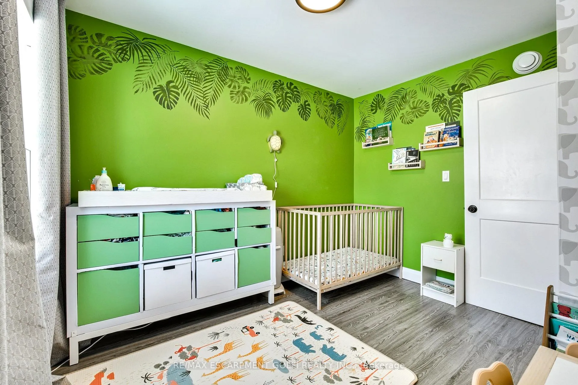 Photo 20 of 27 Grapeview Drive, St. Catharines, Grapeview — HOMEH