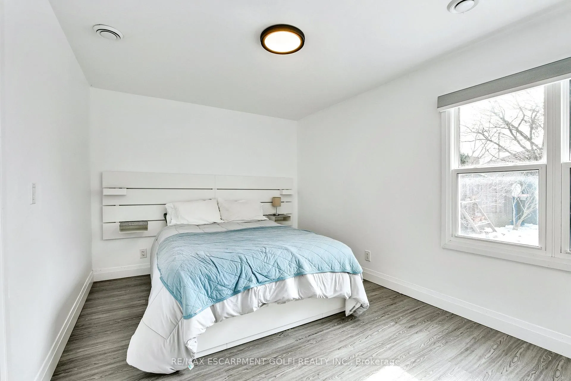 Photo 25 of 27 Grapeview Drive, St. Catharines, Grapeview — HOMEH