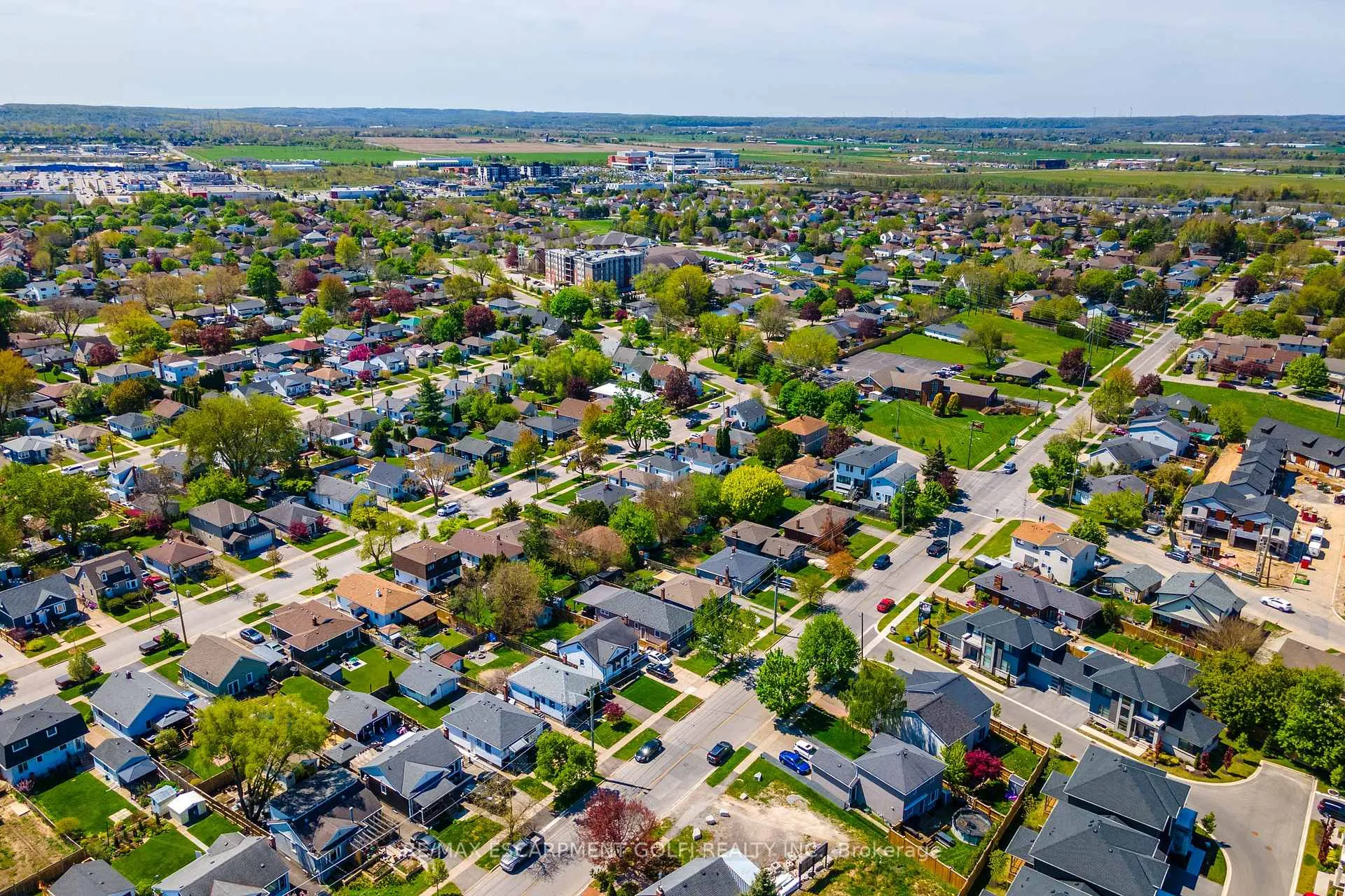 Photo 35 of 27 Grapeview Drive, St. Catharines, Grapeview — HOMEH