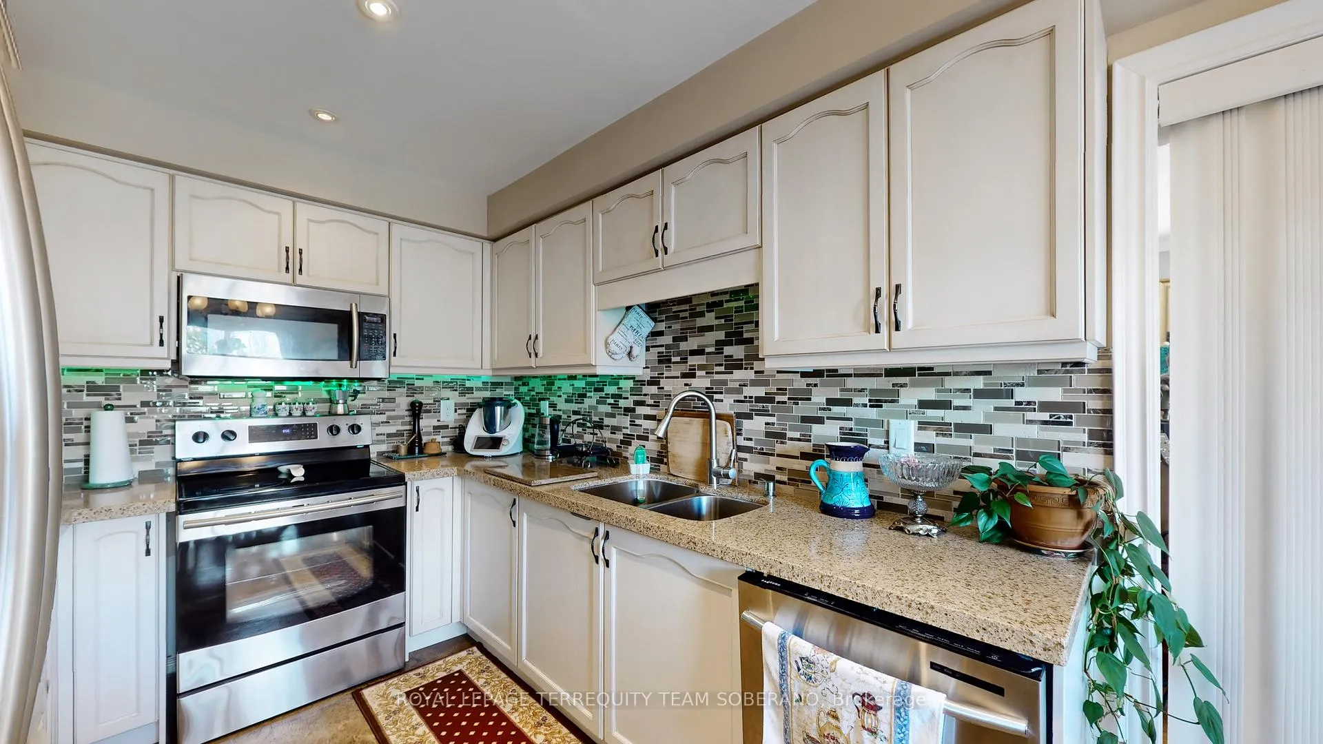 Photo 9 of 90 Vanguard Road, Vaughan, Patterson — HOMEH