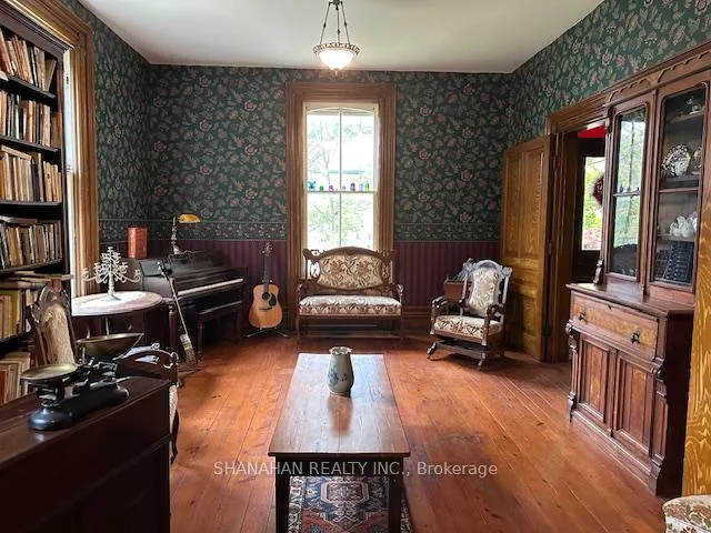 Photo 12 of 608 Ontario Street, Warwick, Watford — HOMEH
