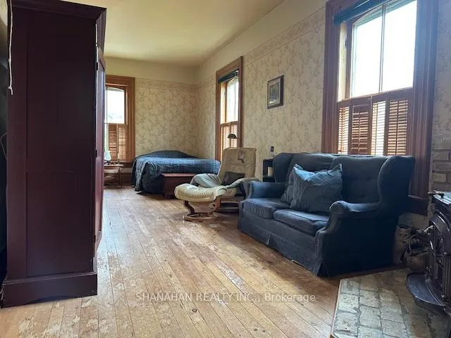 Photo 30 of 608 Ontario Street, Warwick, Watford — HOMEH