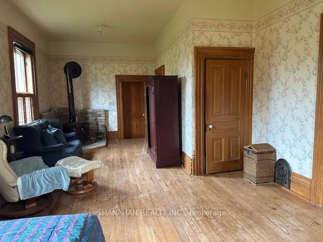 Photo 35 of 608 Ontario Street, Warwick, Watford — HOMEH