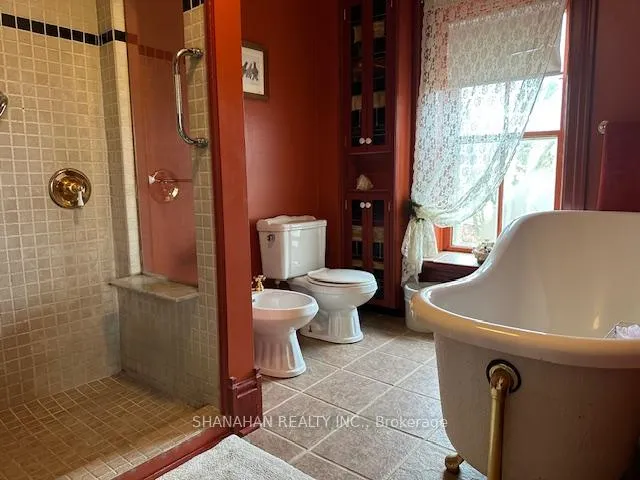 Photo 36 of 608 Ontario Street, Warwick, Watford — HOMEH