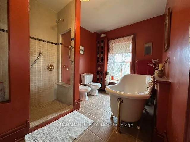 Photo 37 of 608 Ontario Street, Warwick, Watford — HOMEH