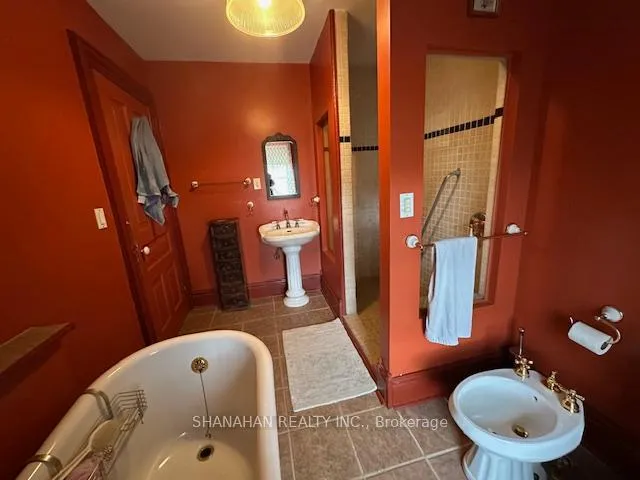Photo 39 of 608 Ontario Street, Warwick, Watford — HOMEH