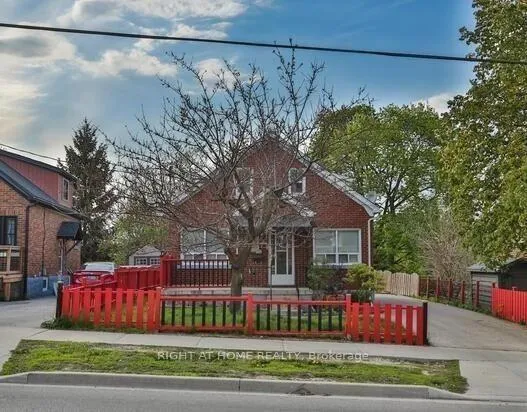 Photo 3 of Unit UPPER, 950 Queens Boulevard, Kitchener, St. Marys Hospital — HOMEH