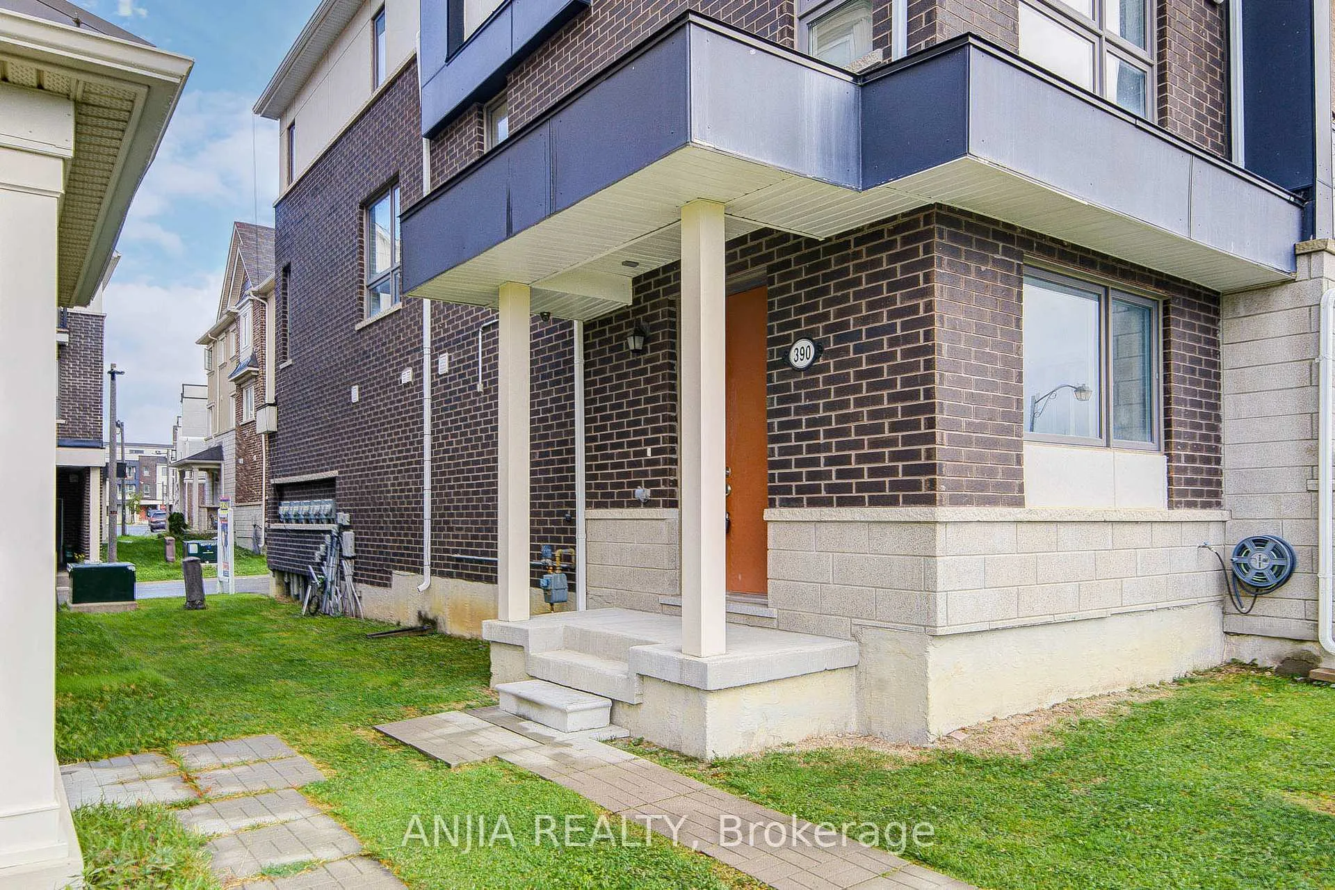 Photo 4 of 390 Arthur Bonner Avenue, Markham, Cornell — HOMEH