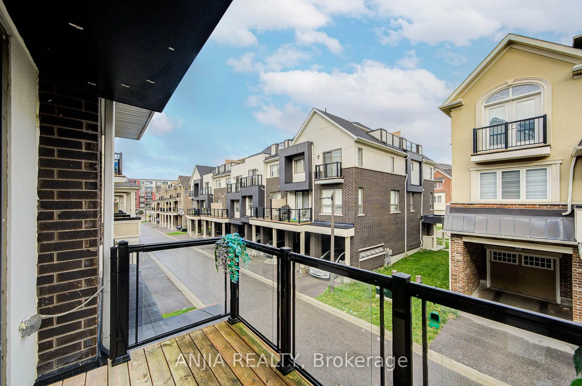 Photo 27 of 390 Arthur Bonner Avenue, Markham, Cornell — HOMEH