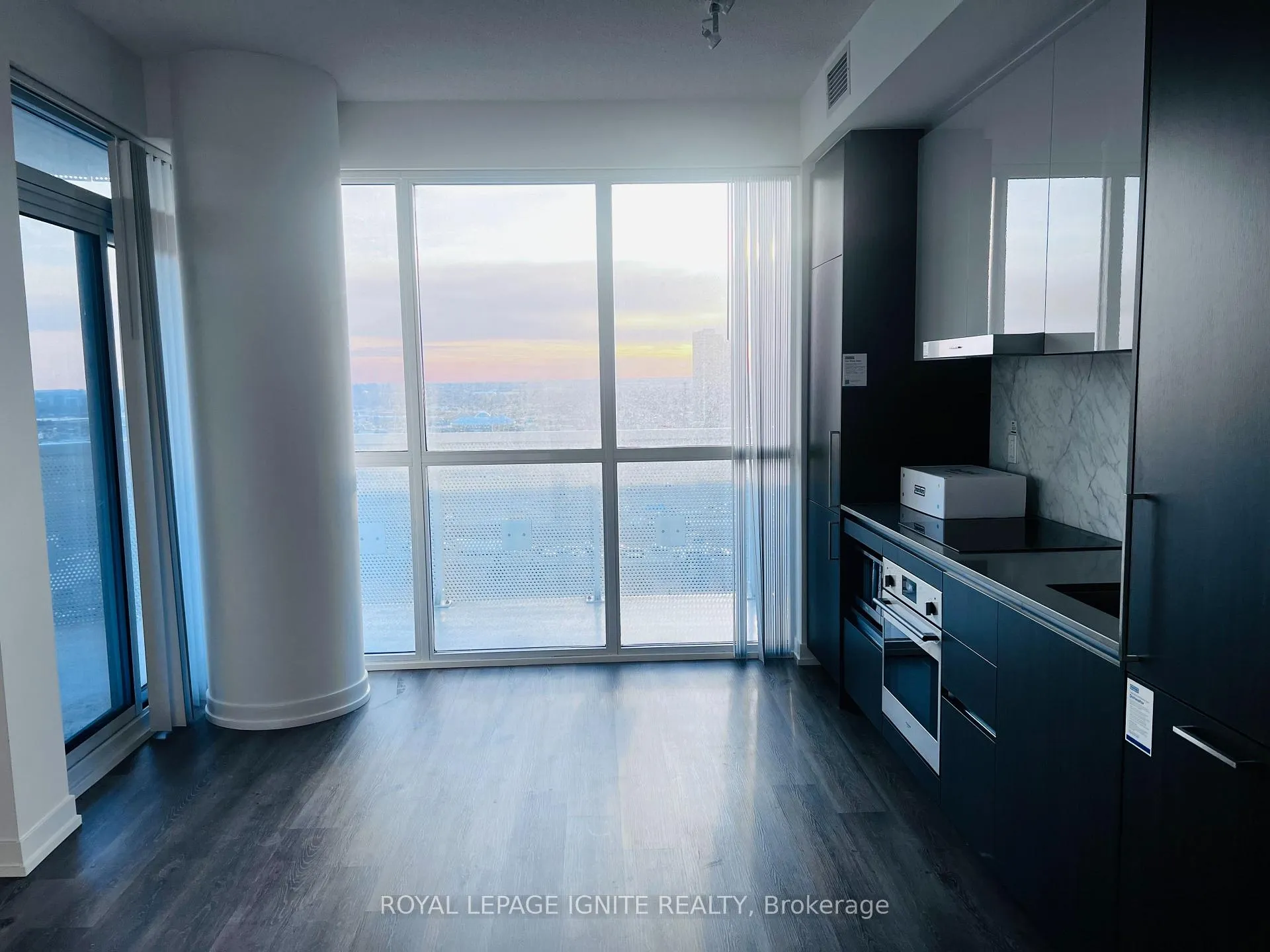 Photo 5 of Unit 1806, 225 Commerce Street, Vaughan, Vaughan Corporate Centre — HOMEH
