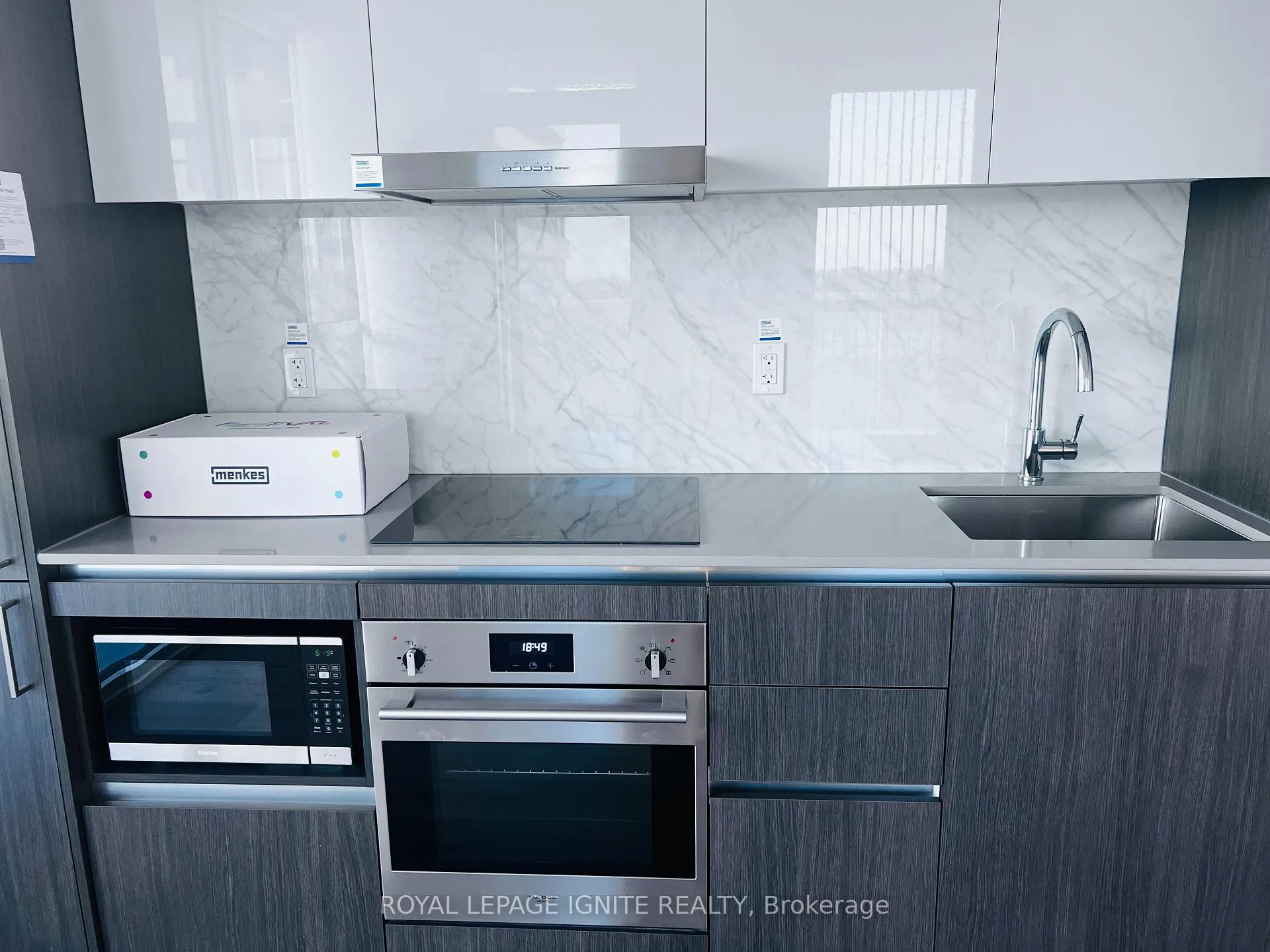 Photo 6 of Unit 1806, 225 Commerce Street, Vaughan, Vaughan Corporate Centre — HOMEH