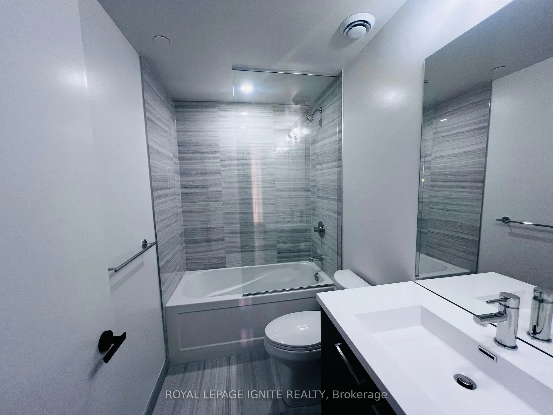 Photo 8 of Unit 1806, 225 Commerce Street, Vaughan, Vaughan Corporate Centre — HOMEH