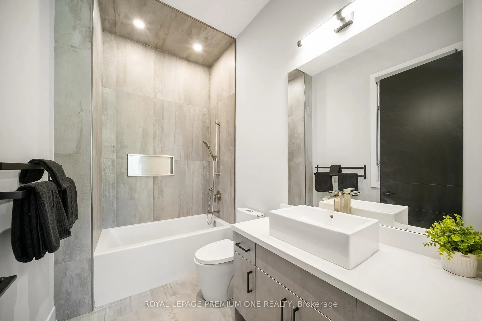 Photo 20 of 11 Hollywood Crescent, King, Nobleton — HOMEH