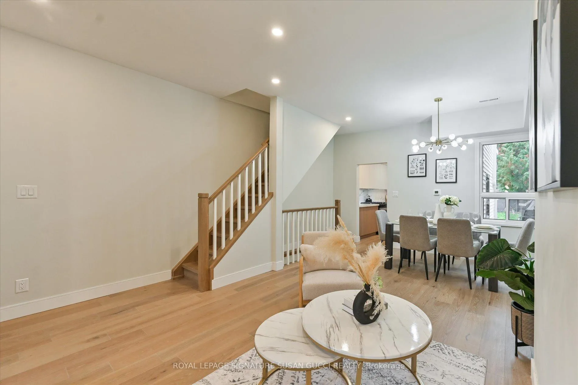 Photo 5 of 21 Frankdale Avenue, Toronto, Danforth Village-East York — HOMEH