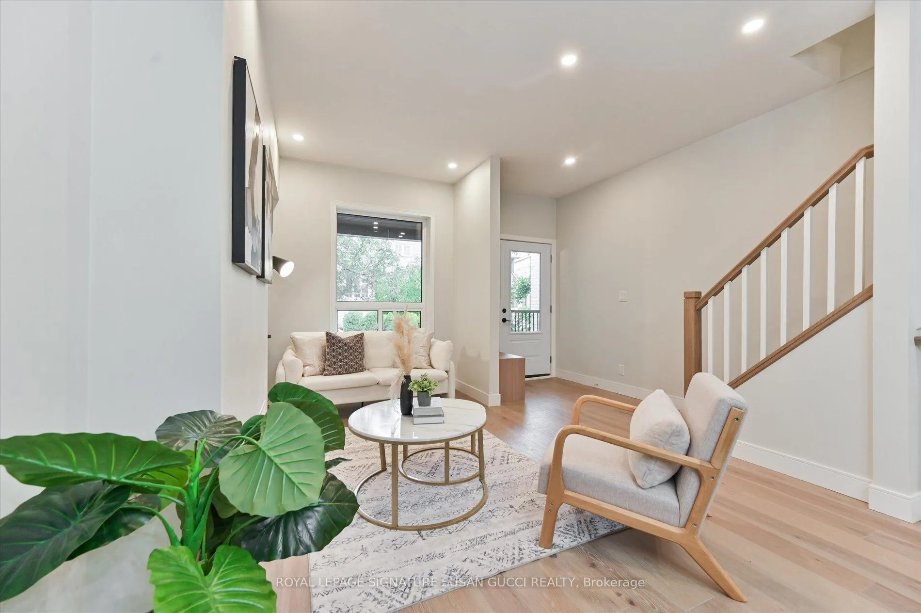 Photo 6 of 21 Frankdale Avenue, Toronto, Danforth Village-East York — HOMEH