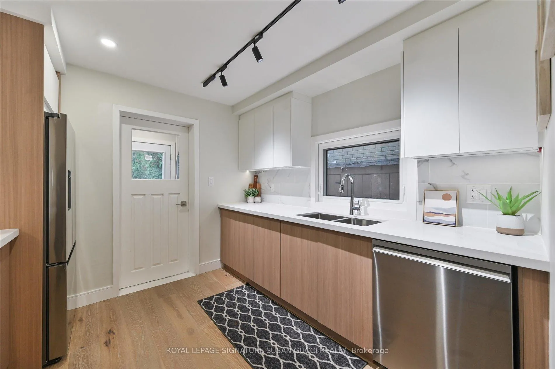 Photo 12 of 21 Frankdale Avenue, Toronto, Danforth Village-East York — HOMEH
